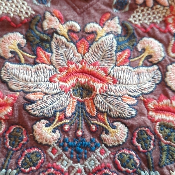 Johnny Was cold shoulder embroidered v neck top - Picture 4 of 9